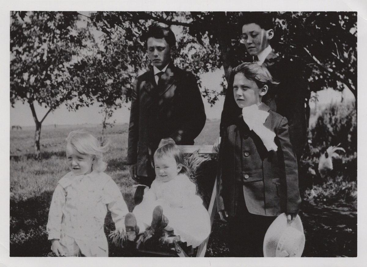 Télesphore Mulaire et ses frères et soeurs, 1917